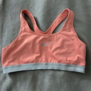 Nikepro sports bra